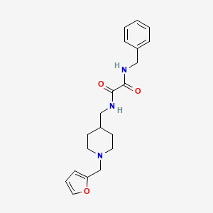 B2449351 N1-benzyl-N2-((1-(furan-2-ylmethyl)piperidin-4-yl)methyl)oxalamide CAS No. 953158-37-7