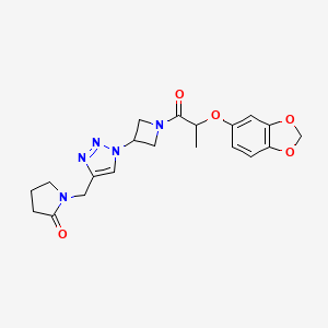 1-((1-(1-(2-(benzo[d][1,3]dioxol-5-yloxy)propanoyl)azetidin-3-yl)-1H-1,2,3-triazol-4-yl)methyl)pyrrolidin-2-one