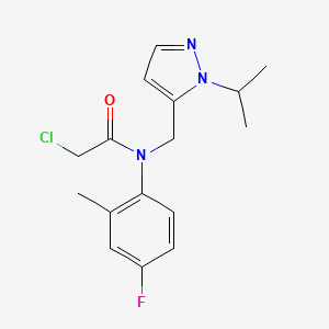 2-Chloro-N-(4-fluoro-2-methylphenyl)-N-[(2-propan-2-ylpyrazol-3-yl)methyl]acetamide