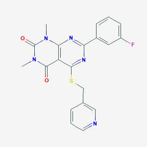 molecular formula C20H16FN5O2S B2451901 7-(3-fluorophenyl)-1,3-dimethyl-5-{[(pyridin-3-yl)methyl]sulfanyl}-1H,2H,3H,4H-[1,3]diazino[4,5-d]pyrimidine-2,4-dione CAS No. 872854-58-5