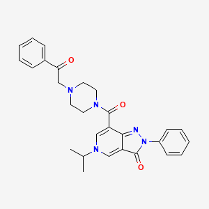 molecular formula C28H29N5O3 B2451922 5-isopropyl-7-(4-(2-oxo-2-phenylethyl)piperazine-1-carbonyl)-2-phenyl-2H-pyrazolo[4,3-c]pyridin-3(5H)-one CAS No. 1105217-53-5