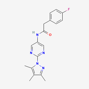 molecular formula C18H18FN5O B2452451 2-(4-氟苯基)-N-(2-(3,4,5-三甲基-1H-吡唑-1-基)嘧啶-5-基)乙酰胺 CAS No. 1421473-76-8