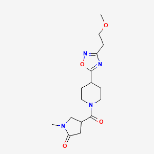 4-(4-(3-(2-Methoxyethyl)-1,2,4-oxadiazol-5-yl)piperidine-1-carbonyl)-1-methylpyrrolidin-2-one