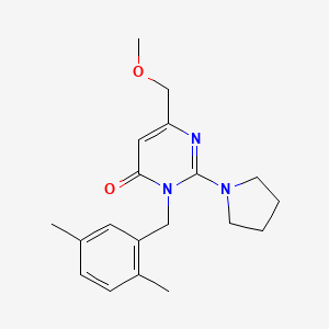 B2458285 3-(2,5-dimethylbenzyl)-6-(methoxymethyl)-2-(1-pyrrolidinyl)-4(3H)-pyrimidinone CAS No. 1340997-97-8
