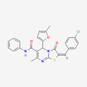 molecular formula C26H20ClN3O3S B2458650 (2E)-2-[(4-chlorophenyl)methylidene]-7-methyl-5-(5-methylfuran-2-yl)-3-oxo-N-phenyl-2H,3H,5H-[1,3]thiazolo[3,2-a]pyrimidine-6-carboxamide CAS No. 364749-13-3