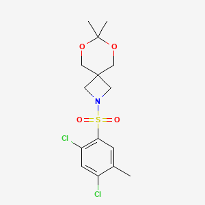 molecular formula C15H19Cl2NO4S B2460013 2-((2,4-Dichloro-5-methylphenyl)sulfonyl)-7,7-dimethyl-6,8-dioxa-2-azaspiro[3.5]nonane CAS No. 1396745-93-9