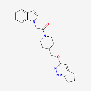 molecular formula C23H26N4O2 B2460081 1-[4-(6,7-Dihydro-5H-cyclopenta[c]pyridazin-3-yloxymethyl)piperidin-1-yl]-2-indol-1-ylethanone CAS No. 2310123-52-3