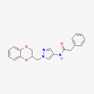 B2462861 N-(1-((2,3-dihydrobenzo[b][1,4]dioxin-2-yl)methyl)-1H-pyrazol-4-yl)-2-phenylacetamide CAS No. 1797875-43-4