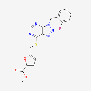 molecular formula C18H14FN5O3S B2464714 methyl 5-[({3-[(2-fluorophenyl)methyl]-3H-[1,2,3]triazolo[4,5-d]pyrimidin-7-yl}sulfanyl)methyl]furan-2-carboxylate CAS No. 863458-99-5