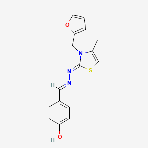 molecular formula C16H15N3O2S B2466507 4-((E)-((Z)-(3-(furan-2-ylmethyl)-4-methylthiazol-2(3H)-ylidene)hydrazono)methyl)phenol CAS No. 380317-25-9