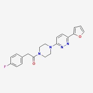 2-(4-Fluorophenyl)-1-(4-(6-(furan-2-yl)pyridazin-3-yl)piperazin-1-yl)ethanone