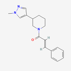 (E)-1-[3-(1-Methylpyrazol-4-yl)piperidin-1-yl]-3-phenylprop-2-en-1-one