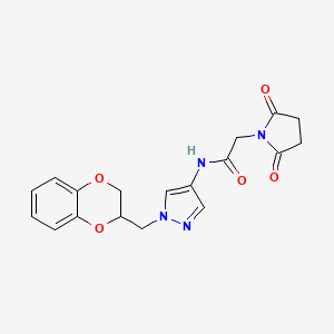 molecular formula C18H18N4O5 B2474067 N-{1-[(2,3-dihydro-1,4-benzodioxin-2-yl)methyl]-1H-pyrazol-4-yl}-2-(2,5-dioxopyrrolidin-1-yl)acetamide CAS No. 1798043-82-9