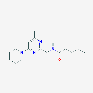 molecular formula C16H26N4O B2474473 N-((4-methyl-6-(piperidin-1-yl)pyrimidin-2-yl)methyl)pentanamide CAS No. 1797717-66-8
