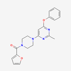 molecular formula C20H20N4O3 B2477447 4-[4-(furan-2-carbonyl)piperazin-1-yl]-2-methyl-6-phenoxypyrimidine CAS No. 946372-13-0