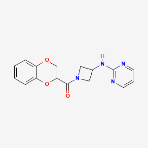 molecular formula C16H16N4O3 B2479358 (2,3-二氢苯并[b][1,4]二氧杂环戊-2-基)(3-(嘧啶-2-基氨基)氮杂环丁-1-基)甲酮 CAS No. 2177060-83-0