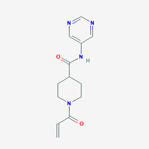molecular formula C13H16N4O2 B2480048 1-Prop-2-enoyl-N-pyrimidin-5-ylpiperidine-4-carboxamide CAS No. 2361901-01-9