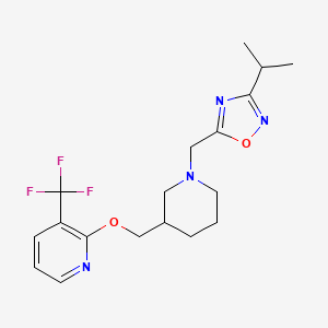 molecular formula C18H23F3N4O2 B2483147 2-[(1-{[3-(Propan-2-yl)-1,2,4-oxadiazol-5-yl]methyl}piperidin-3-yl)methoxy]-3-(trifluoromethyl)pyridine CAS No. 2380033-31-6