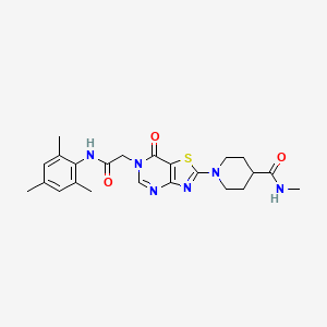 molecular formula C23H28N6O3S B2486389 N-methyl-1-(7-oxo-6-{[(2,4,6-trimethylphenyl)carbamoyl]methyl}-6H,7H-[1,3]thiazolo[4,5-d]pyrimidin-2-yl)piperidine-4-carboxamide CAS No. 1251635-64-9