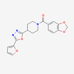 Benzo[d][1,3]dioxol-5-yl(4-(5-(furan-2-yl)-1,3,4-oxadiazol-2-yl)piperidin-1-yl)methanone