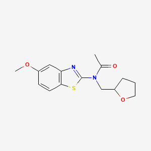 molecular formula C15H18N2O3S B2489563 N-(5-甲氧基苯并[d]噻唑-2-基)-N-((四氢呋喃-2-基)甲基)乙酰胺 CAS No. 920246-83-9