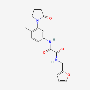 molecular formula C18H19N3O4 B2489863 N1-(furan-2-ylmethyl)-N2-(4-methyl-3-(2-oxopyrrolidin-1-yl)phenyl)oxalamide CAS No. 941934-97-0