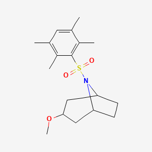 molecular formula C18H27NO3S B2495285 (1R,5S)-3-甲氧基-8-((2,3,5,6-四甲基苯基)磺酰基)-8-氮杂双环[3.2.1]辛烷 CAS No. 2191214-42-1