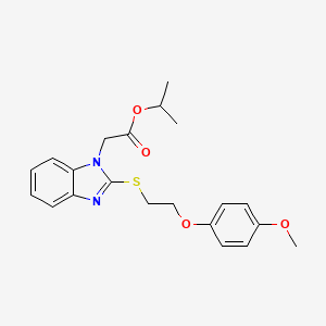 molecular formula C21H24N2O4S B2496539 propan-2-yl 2-(2-{[2-(4-methoxyphenoxy)ethyl]sulfanyl}-1H-1,3-benzodiazol-1-yl)acetate CAS No. 920117-08-4