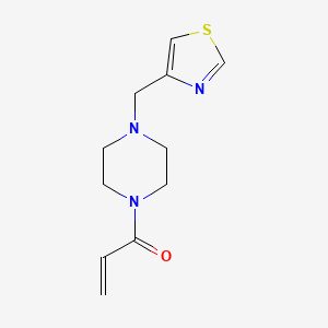 molecular formula C11H15N3OS B2497066 1-[4-(1,3-Thiazol-4-ylmethyl)piperazin-1-yl]prop-2-en-1-one CAS No. 2196076-59-0