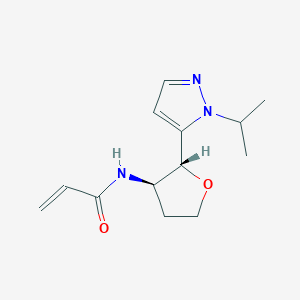 molecular formula C13H19N3O2 B2498174 rac-N-[(2R,3R)-2-[1-(propan-2-yl)-1H-pyrazol-5-yl]oxolan-3-yl]prop-2-enamide CAS No. 2411181-05-8
