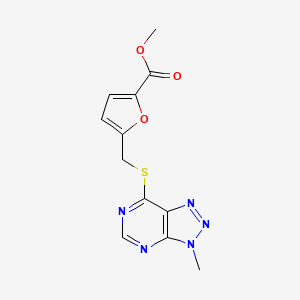 molecular formula C12H11N5O3S B2500442 methyl 5-(((3-methyl-3H-[1,2,3]triazolo[4,5-d]pyrimidin-7-yl)thio)methyl)furan-2-carboxylate CAS No. 1058238-65-5