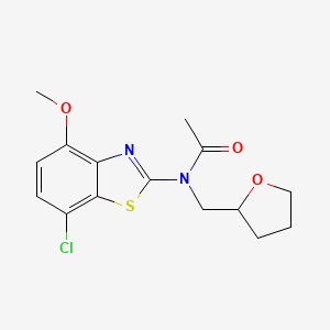 molecular formula C15H17ClN2O3S B2507880 N-(7-chloro-4-methoxy-1,3-benzothiazol-2-yl)-N-[(oxolan-2-yl)methyl]acetamide CAS No. 922391-61-5