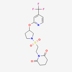 molecular formula C17H20F3N3O5S B2508773 1-(2-((3-((4-(三氟甲基)吡啶-2-基)氧代)吡咯烷-1-基)磺酰基)乙基)哌啶-2,6-二酮 CAS No. 2034328-04-4