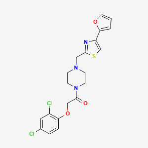 2-(2,4-Dichlorophenoxy)-1-(4-((4-(furan-2-yl)thiazol-2-yl)methyl)piperazin-1-yl)ethanone