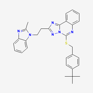 molecular formula C30H30N6S B2510783 1-[2-(5-{[(4-tert-butylphenyl)methyl]sulfanyl}-[1,2,4]triazolo[1,5-c]quinazolin-2-yl)ethyl]-2-methyl-1H-1,3-benzodiazole CAS No. 896698-64-9