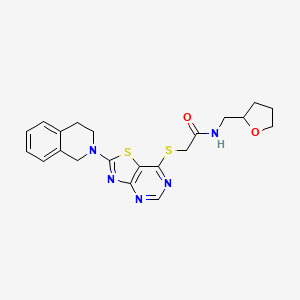 molecular formula C21H23N5O2S2 B2513080 N-[(oxolan-2-yl)methyl]-2-{[2-(1,2,3,4-tetrahydroisoquinolin-2-yl)-[1,3]thiazolo[4,5-d]pyrimidin-7-yl]sulfanyl}acetamide CAS No. 1189909-64-5