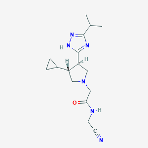 molecular formula C16H24N6O B2513706 N-(Cyanomethyl)-2-[(3R,4R)-3-cyclopropyl-4-(3-propan-2-yl-1H-1,2,4-triazol-5-yl)pyrrolidin-1-yl]acetamide CAS No. 2418597-21-2