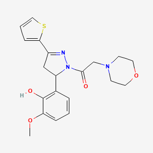 B2514905 1-(5-(2-hydroxy-3-methoxyphenyl)-3-(thiophen-2-yl)-4,5-dihydro-1H-pyrazol-1-yl)-2-morpholinoethanone CAS No. 877972-14-0