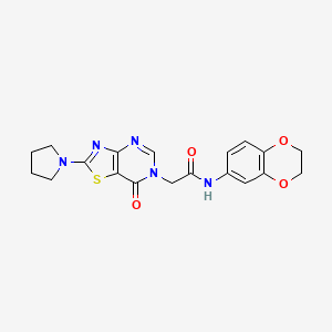 molecular formula C19H19N5O4S B2516770 N-(2,3-dihydro-1,4-benzodioxin-6-yl)-2-[7-oxo-2-(pyrrolidin-1-yl)-6H,7H-[1,3]thiazolo[4,5-d]pyrimidin-6-yl]acetamide CAS No. 1223771-07-0