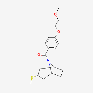 molecular formula C18H25NO3S B2517063 (4-(2-methoxyethoxy)phenyl)((1R,5S)-3-(methylthio)-8-azabicyclo[3.2.1]octan-8-yl)methanone CAS No. 1795191-91-1