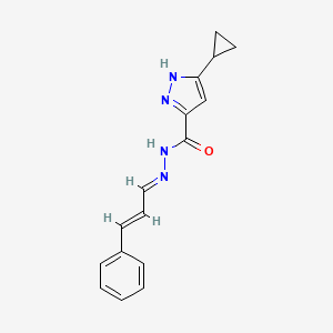 molecular formula C16H16N4O B2517334 (E)-3-cyclopropyl-N'-((E)-3-phenylallylidene)-1H-pyrazole-5-carbohydrazide CAS No. 306302-28-3