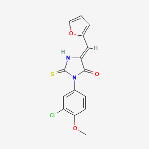 molecular formula C15H11ClN2O3S B2519330 (5Z)-3-(3-chloro-4-methoxyphenyl)-5-(furan-2-ylmethylidene)-2-sulfanylideneimidazolidin-4-one CAS No. 721903-54-4