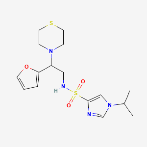 molecular formula C16H24N4O3S2 B2519801 N-(2-(furan-2-yl)-2-thiomorpholinoethyl)-1-isopropyl-1H-imidazole-4-sulfonamide CAS No. 2034572-78-4