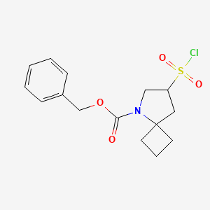 molecular formula C15H18ClNO4S B2521220 BENZYL 7-(CHLOROSULFONYL)-5-AZASPIRO[3.4]OCTANE-5-CARBOXYLATE CAS No. 2375273-83-7
