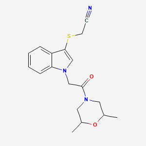 B2524179 2-((1-(2-(2,6-dimethylmorpholino)-2-oxoethyl)-1H-indol-3-yl)thio)acetonitrile CAS No. 893999-66-1