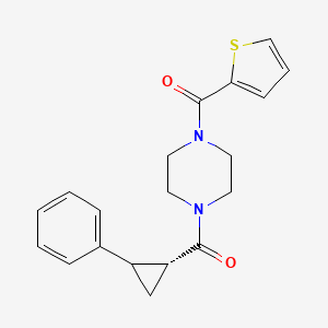 (4-(2-Phenylcyclopropanecarbonyl)piperazin-1-yl)(thiophen-2-yl)methanone