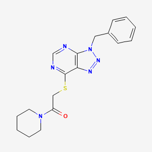 2-((3-benzyl-3H-[1,2,3]triazolo[4,5-d]pyrimidin-7-yl)thio)-1-(piperidin-1-yl)ethanone