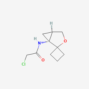 molecular formula C10H14ClNO2 B2525114 2-Chloro-N-[(1R,5R)-spiro[3-oxabicyclo[3.1.0]hexane-2,1'-cyclobutane]-1-yl]acetamide CAS No. 2411181-21-8