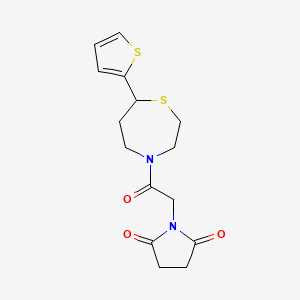 molecular formula C15H18N2O3S2 B2525666 1-(2-Oxo-2-(7-(thiophen-2-yl)-1,4-thiazepan-4-yl)ethyl)pyrrolidine-2,5-dione CAS No. 1705097-22-8