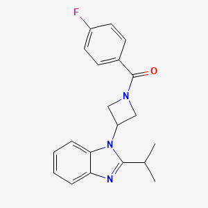 molecular formula C20H20FN3O B2528500 (4-Fluorophenyl)-[3-(2-propan-2-ylbenzimidazol-1-yl)azetidin-1-yl]methanone CAS No. 2415503-60-3